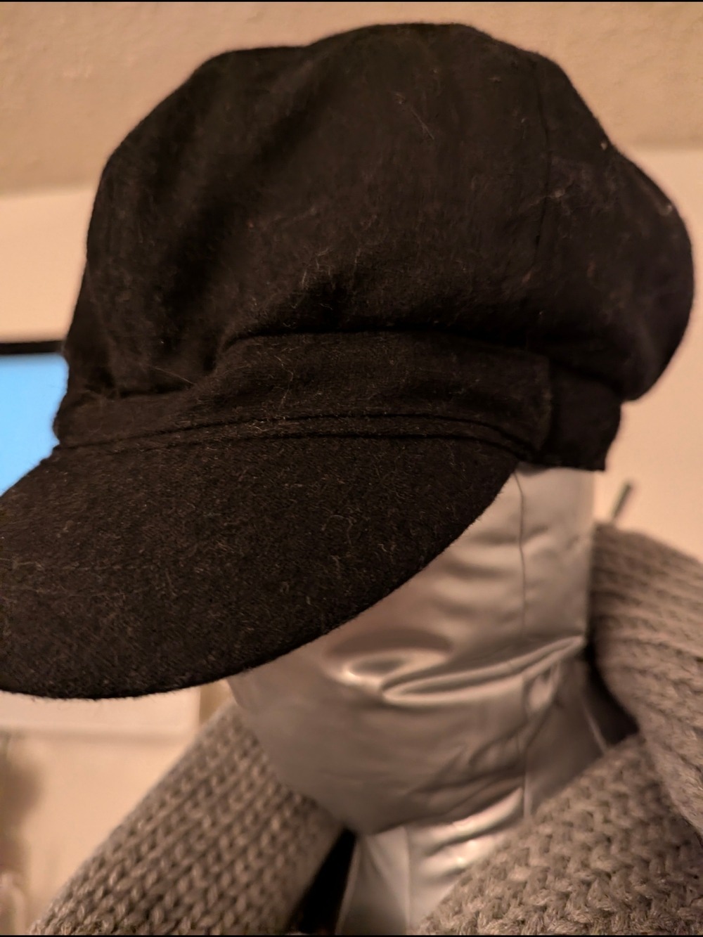 Black Newsboy Cap with Side Buckle - Picture 2 of 6